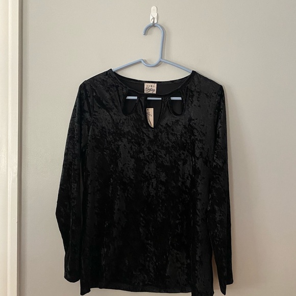 5 for $25 Como Vintage Black Velvet Keyhole Top - Picture 4 of 5